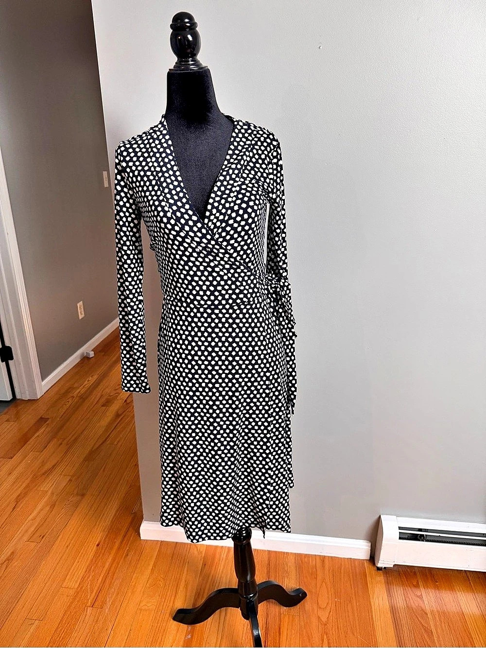 Banana Republic Polka Dot Wrap Midi Dress in Black & White Size XS Like New